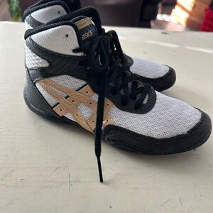 ASICS Youth Size K13 Matflex 7 1084A013 Wrestling White Champagne Shoes EUC